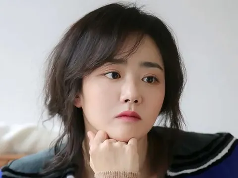 Moon Geun Young bật khóc khi tái xuất showbiz sau kết hôn