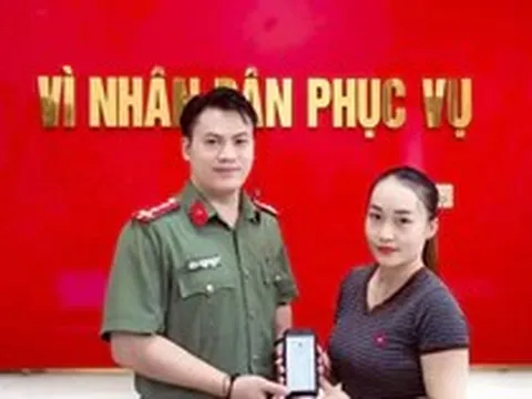 Người phụ nữ Mông 'hốt hoảng' khi nhận 200 triệu đồng từ tài khoản lạ