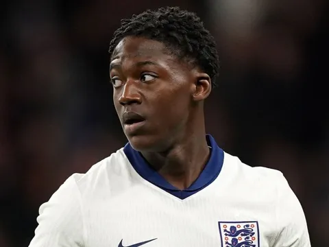 Tuchel xin lỗi Mainoo
