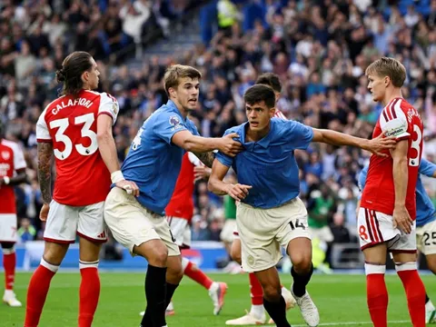 Arsenal thua sốc ở Premier League