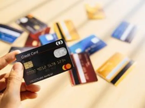 Thẻ tín dụng chưa kích hoạt có bị tính phí thường niên không?