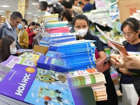 Thủ tướng yêu cầu cung ứng đủ sách giáo khoa và báo cáo trước 22/9