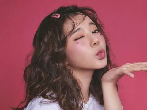 Sunny (SNSD) lần đầu tiết lộ chị gái bị khiếm thính, từng phẫu thuật cấy ốc tai điện tử