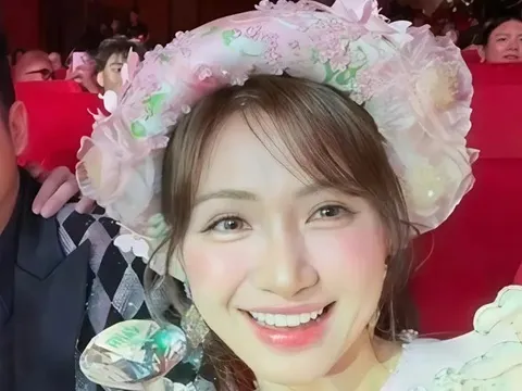 Nam ca sĩ 43 tuổi dành 'ngoại lệ' cho Hòa Minzy