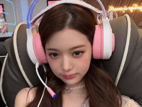 Jang Won Young (IVE) hé lộ khoảnh khắc đời thường, visual khiến fan rần rần