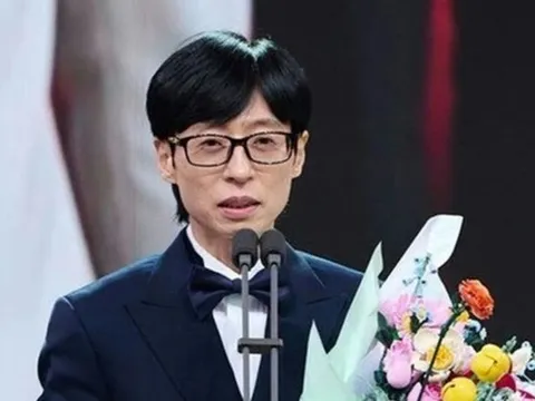 MC Yoo Jae Suk lần đầu hủy lịch quay sau 35 năm hoạt động