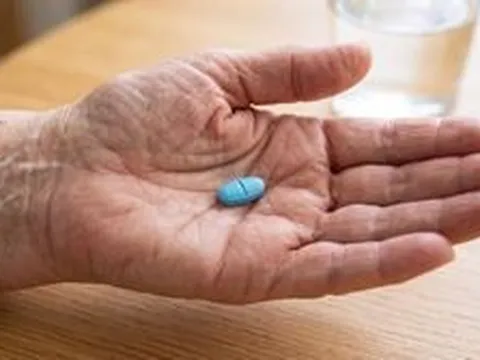 Cấp cứu lúc nửa đêm sau 2 năm lệ thuộc vào 'viên thuốc màu xanh'