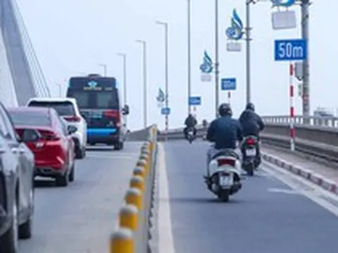 Sau cầu Nhật Tân, Hà Nội tính kẻ vạch khoảng cách trên 3 cầu lớn