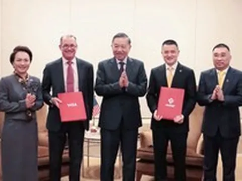 Sun Group bắt tay 'đại gia' Mỹ, nghiên cứu thanh toán không chạm trên tàu điện Phú Quốc