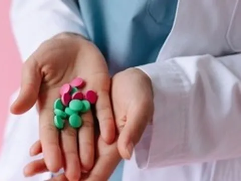 Kiến nghị thêm thuốc ung thư thế hệ mới vào danh mục BHYT, Bộ Y tế nói gì?
