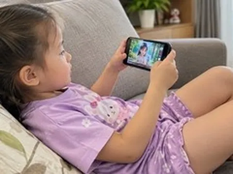 Trẻ xem video ngắn hàng giờ, khó tập trung và không chịu được buồn chán