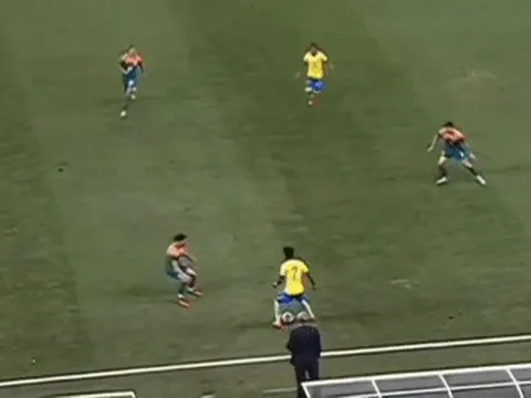 Vinicius bị chế giễu vì pha bóng vụng về trước Australia
