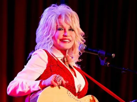 Cháu trai Dolly Parton bị kiện