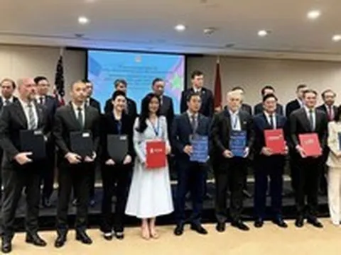 Tập đoàn giáo dục phục vụ 30.000 học sinh, sinh viên bắt tay ngân hàng hơn 170 năm tuổi huy động 325 triệu USD cho các dự án giáo dục tại Việt Nam