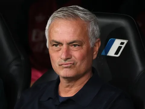 Phòng thay đồ Real phớt lờ Mourinho