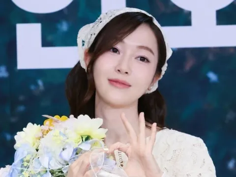 Jessica (SNSD) khoe diện mạo sau 10 năm solo, vẫn trẻ trung như thiếu nữ