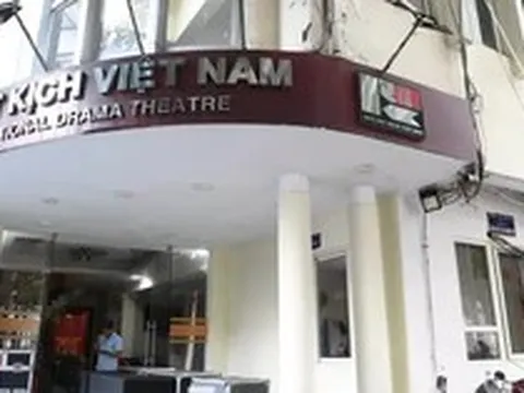 Ngự trên khu đất vàng, Nhà hát Kịch Việt Nam xập xệ, mưa dột tứ phía