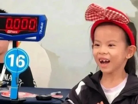 Bí quyết thành tài của bé gái phá kỷ lục Rubik thế giới