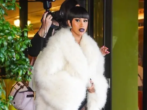 Cardi B gây chú ý với kiểu tóc độc đáo khi dự show thời trang