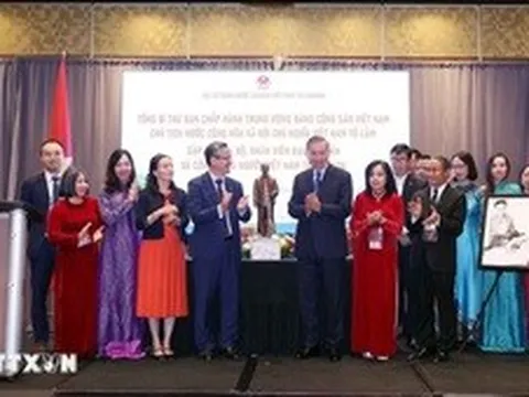 Tổng Bí thư, Chủ tịch nước Tô Lâm gặp gỡ cán bộ, nhân viên Đại sứ quán và cộng đồng người Việt Nam tại Canada