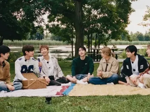 BTS tung ảnh đủ 7 thành viên, visual đời thường khiến fan xúc động