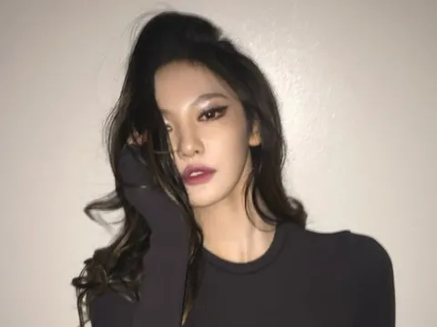Ningning (aespa) khoe trọn đường cong chữ S gợi cảm
