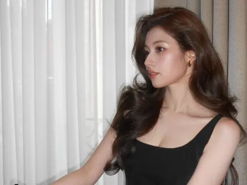 Sana (TWICE) khoe loạt ảnh đầy khí chất