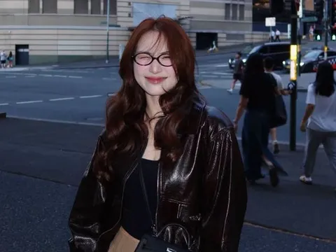 Hòa Minzy sang Úc