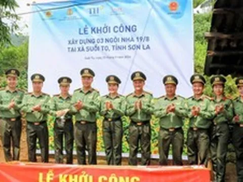 Công an Cửa khẩu Nội Bài chung tay xóa nhà tạm tại Sơn La