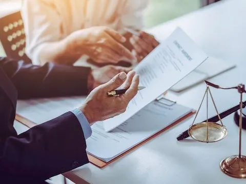 Nghiên cứu, xem xét những lĩnh vực chuyên môn cần có luật sư công