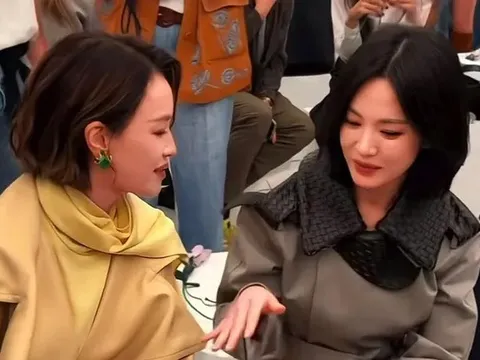 Song Hye Kyo đọ sắc nổi bật bên Thư Kỳ tại tuần lễ thời trang ở Ý