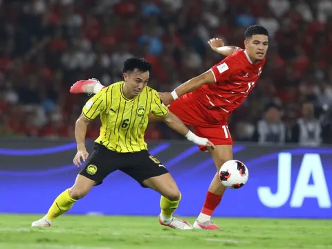 Indonesia chật vật cầm hòa Malaysia