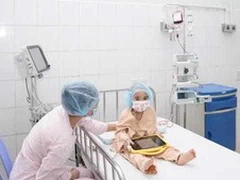 Em bé 1 tuổi rưỡi hiến tủy thành công cứu chị gái
