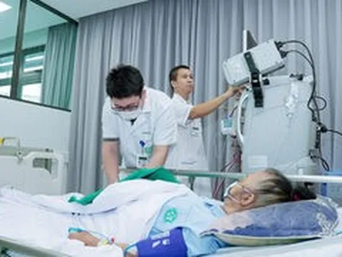 Tưởng thoát vị đĩa đệm, người phụ nữ bất ngờ liệt tứ chi, phải thay huyết tương