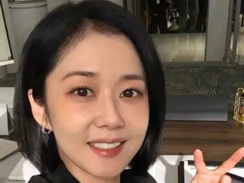 'Mỹ nhân lão hóa ngược' Jang Nara khoe làn da không nếp nhăn ở tuổi 45
