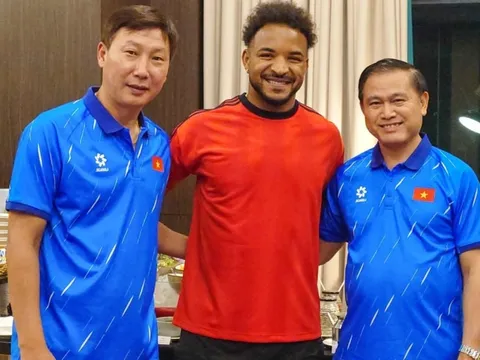 Xuân Son về nước điều trị chấn thương