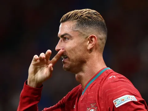 Báo Bồ Đào Nha tranh cãi dữ dội về Ronaldo