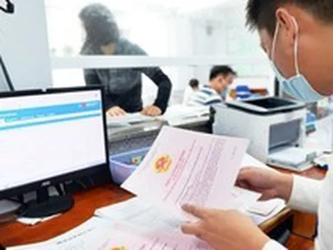 Hỗ trợ chuyển đổi nghề tính cho hộ hay người đứng tên sổ đỏ?