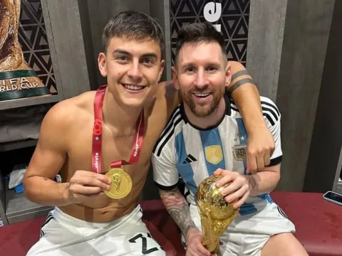 Hai cầu thủ Argentina bị ngăn cản dự trận chia tay Messi