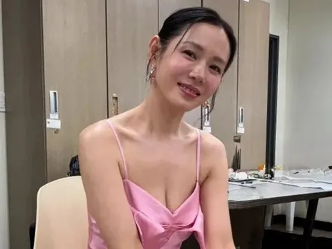 Khoảnh khắc đời thường ít ai ngờ của 'tình đầu quốc dân' Son Ye Jin
