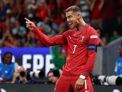 Ronaldo rời đi có giúp Jorge Jesus dễ làm việc hơn?