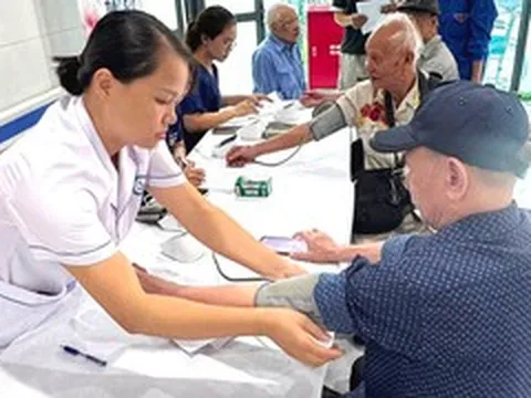 Người cao tuổi, người bệnh nặng sẽ được khám sức khỏe tại nhà