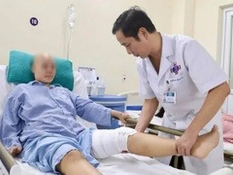 Khối u ung thư sát dây thần kinh, bác sĩ nỗ lực giữ chân cho người mẹ 2 con