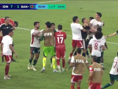 Cầu thủ Indonesia và Bangladesh xô xát