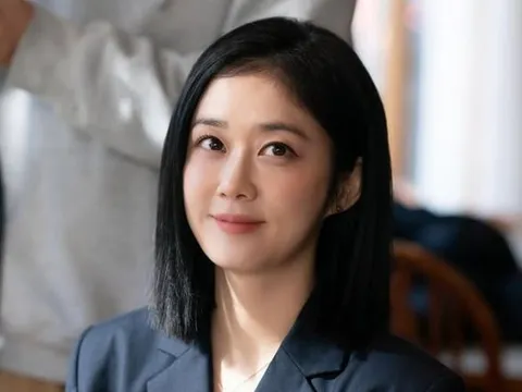 Jang Na Ra trở lại với tạo hình luật sư trong Good Partner