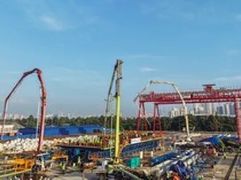 Sau 6 giờ đổ bê tông liên tục, phiến dầm khổng lồ gần 750 tấn đã thành hình: Công nghệ lần đầu áp dụng trên tuyến đường sắt 350 km/h dẫn đến siêu đô thị lấn biển của tỷ phú Phạm Nhật Vượng
