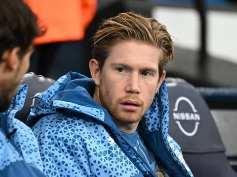 Tước huy chương cầu thủ Man City có công bằng?