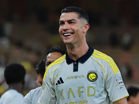 Ronaldo thích bài viết kể rõ sự bất công so với Messi