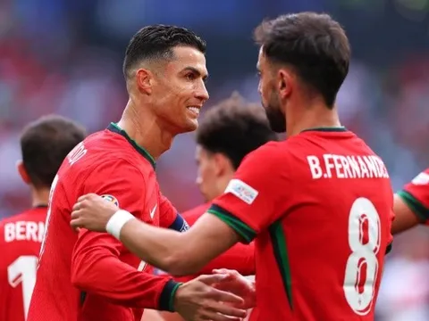 Bruno Fernandes tiết lộ cuộc nói chuyện riêng với Ronaldo