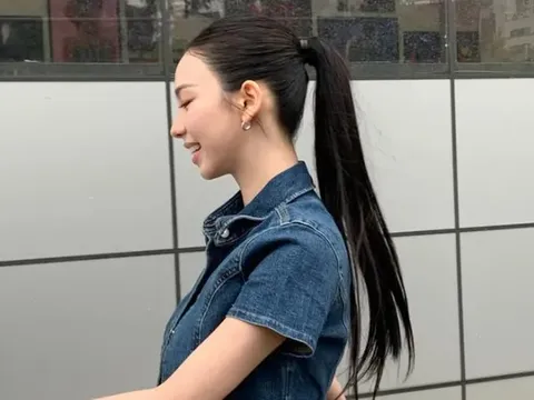 Karina (aespa) diện đồ denim, khoe đường nét gương mặt sắc sảo